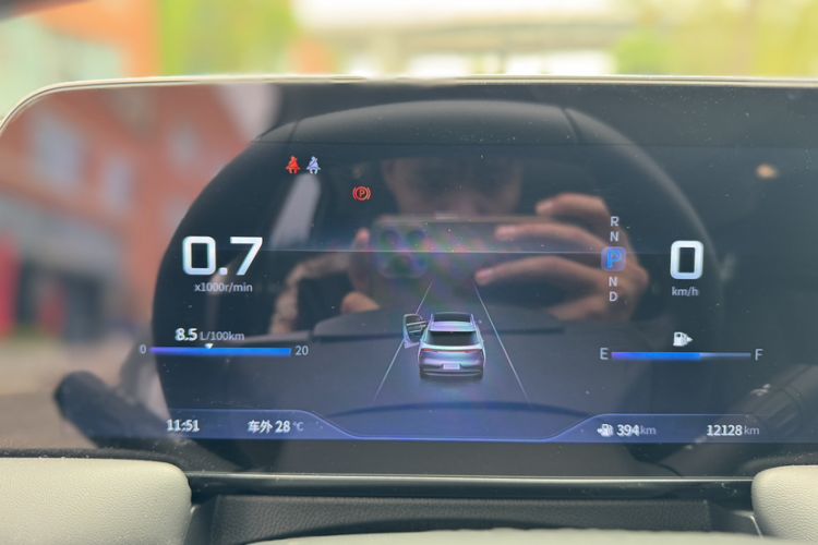 Used Venucia V 2022 260T Custom Edition · Idol Odometer Close Up