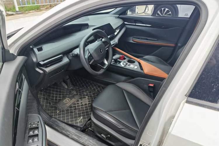 Used CHANGAN UNI-V 2022 1.5T Prestige Version
