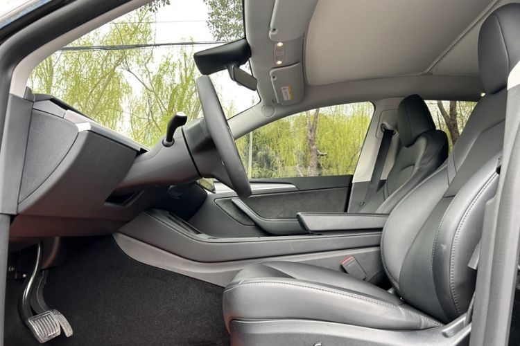 Used Tesla Model Y 2023 Long-Range All-Wheel-Drive Version