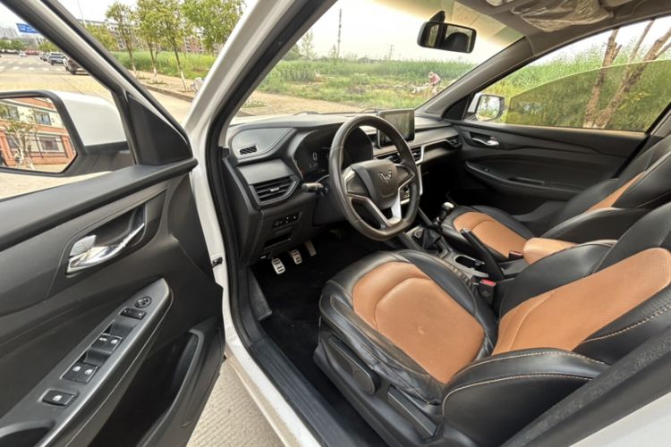 Used Wuling Hongguang S3 2019 Automatic Clutch Version 1.5L Manual Comfort Model China V Standard Interior 2