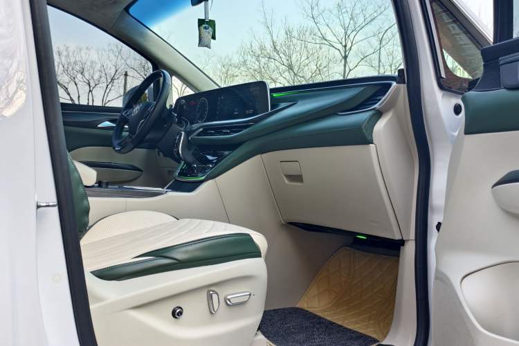 Used Buick GL8 2023 ES Lu Zun Comfort Model
