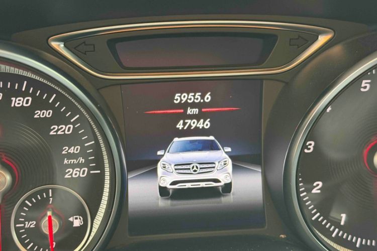 Used Mercedes-Benz GLA 2019 GLA 200 Fashion Model Odometer Close Up