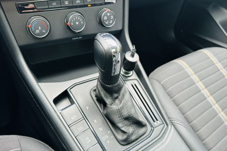 Used Volkswagen Lavida 2019 280TSI DSG Comfort Edition China VI standard Gear Lever