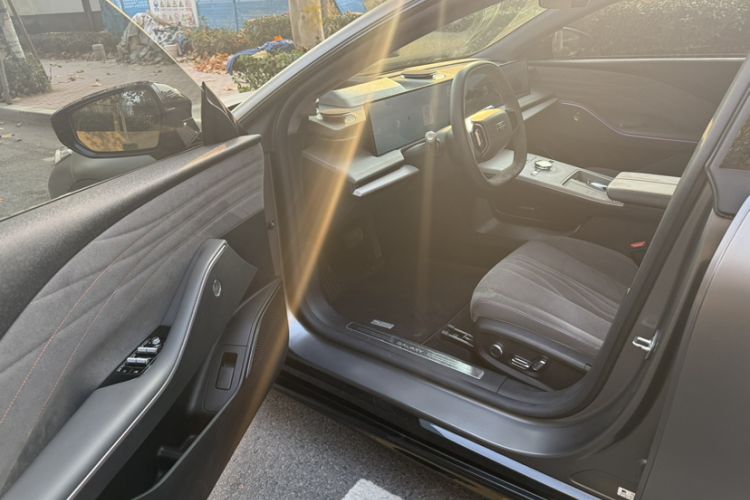 Used Geely Galaxy E8 2024 620 km All-Wheel-Drive Dragon Edition
