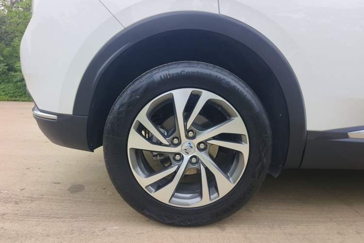 Used Buick Envision 2022 Encore S 552T Two-Wheel-Drive Luxury Model
