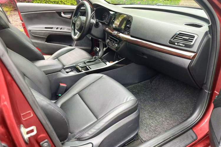 Used Kia K4 2014 1.8L Automatic DLX Interior 5