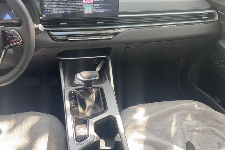 Used Geely Auto Emgrand 2026 Model 4th Generation 4 Millionth Anniversary Edition 1.5L CVT Overdrive Edition Interior 3