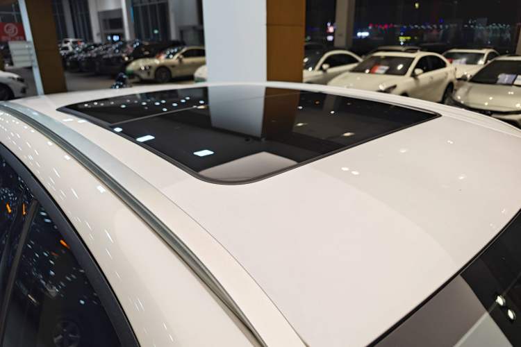 Used Lynk & Co 06 EM-P 2022 PHEV 84 km Range Pro Version Roof