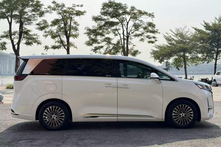 Used Denza D9 2022 DM-i 970 Four-Wheel Drive Prestige Model