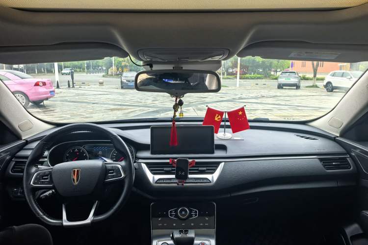 Used Hongqi H5 2022 Classic Model 1.8T Automatic Smart Connect Flagship Edition Center Console