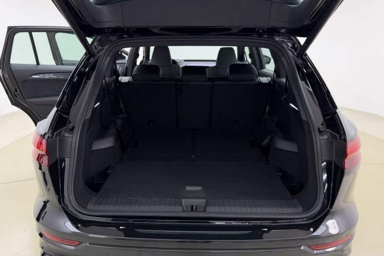 Used Audi Q5 e-tron 2023 40 e-tron Starry Edition Mecha Kit
