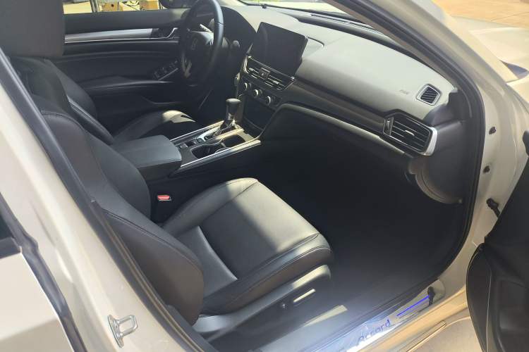 Used Honda Accord 2022 260TURBO Luxury Edition Right Front Seat