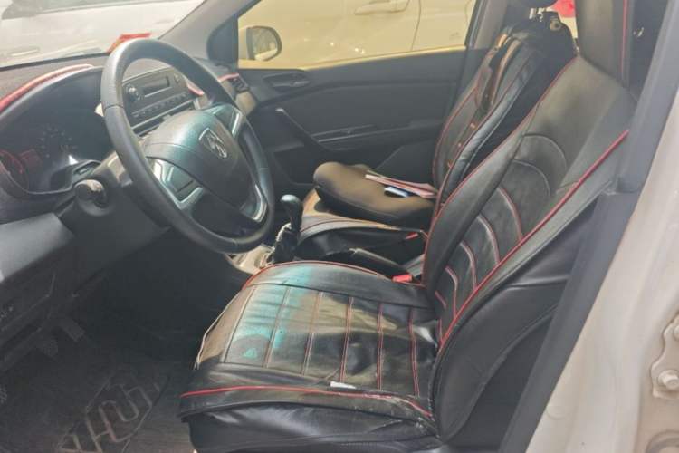 Used Baojun 310 2016 1.2L manual Comfort trim level Interior 3