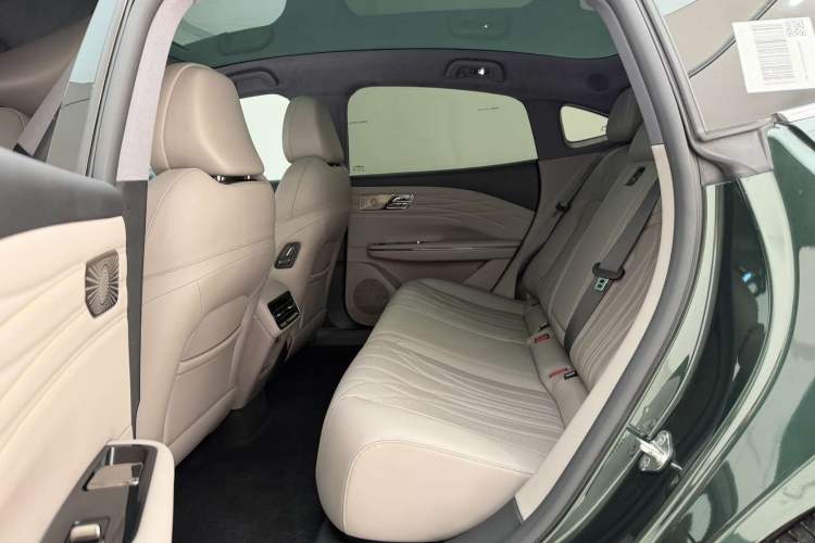 Used Geely Galaxy 8 2025 130km EM-P Starship Edition
