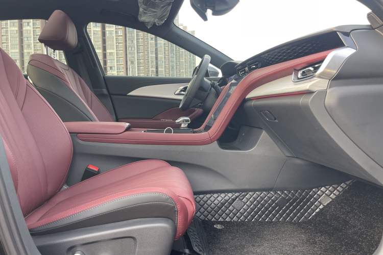 Used Hongqi H5 2025 2.0T Automatic Xuan Ying Edition
