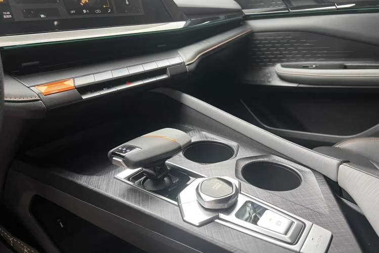 Used Changan UNI-V 2022 1.5T Prestige Version