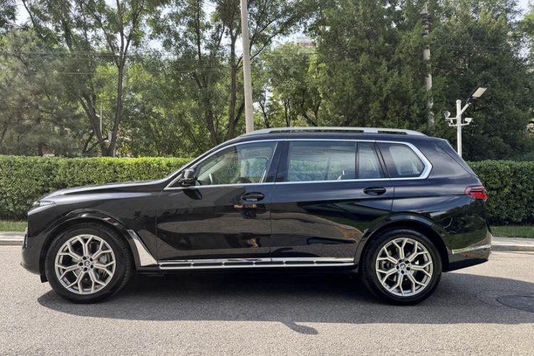 Used BMW X7 2023 xDrive40i Luxury Package with Leading Features
