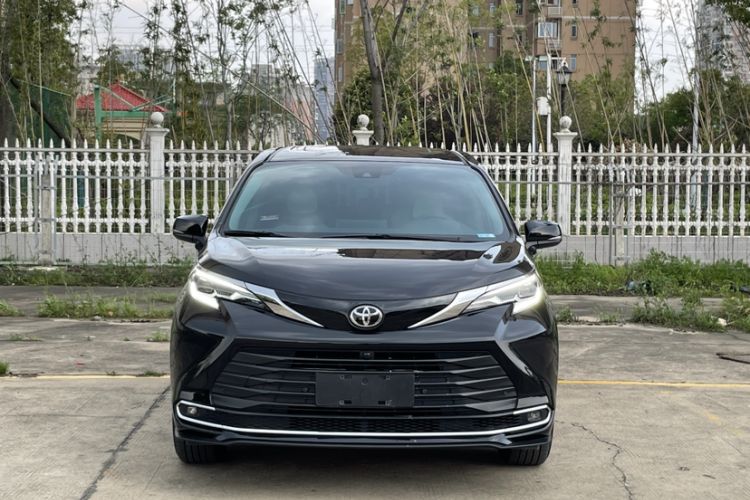 Used Toyota SIENNA 2024 2.5L Hybrid Comfort Edition Exterior 5