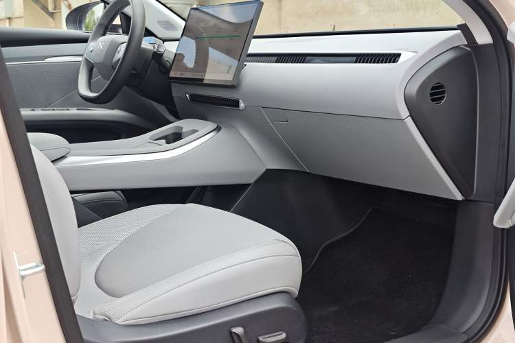 Used XPeng MONA M03 2024 620 with Ultra-Long Range Interior 1