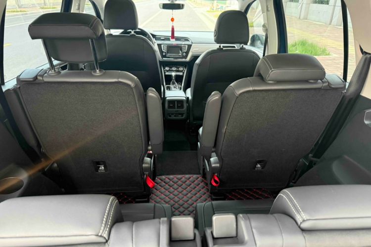 Used Volkswagen Touran 2016 Volkswagen Touran L 280TSI DSG Comfort Edition Interior 5