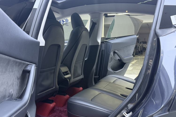 Used Tesla Model Y 2024 Rear-Wheel-Drive Version Interior 5