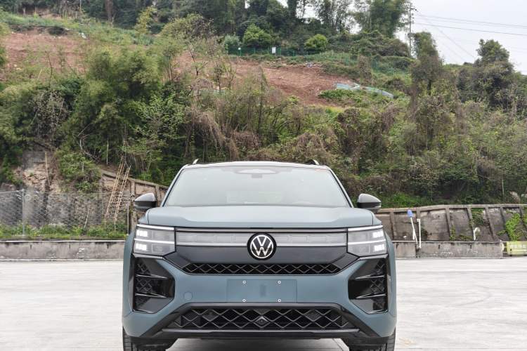 Used Volkswagen Teramont 2025 Tiguan Pro 450TSI 4Motion Crosswind Edition
