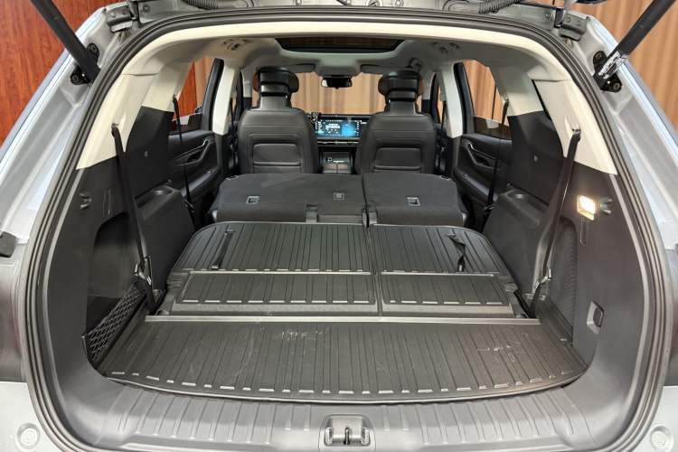 Used Ford Edge 2025 Ford Explorer L 2.0T EcoBoost E-Hybrid Two-Wheel Drive 7-Seater Luxury Model