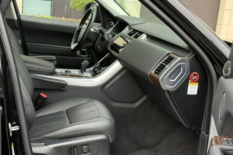Used Land Rover Range SportNew Energy 2019 P400e HSE Interior 6