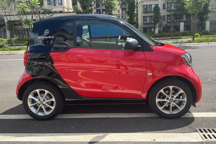 Used smart fortwo 2015 1.0L 52 kW hardtop Dynamic version