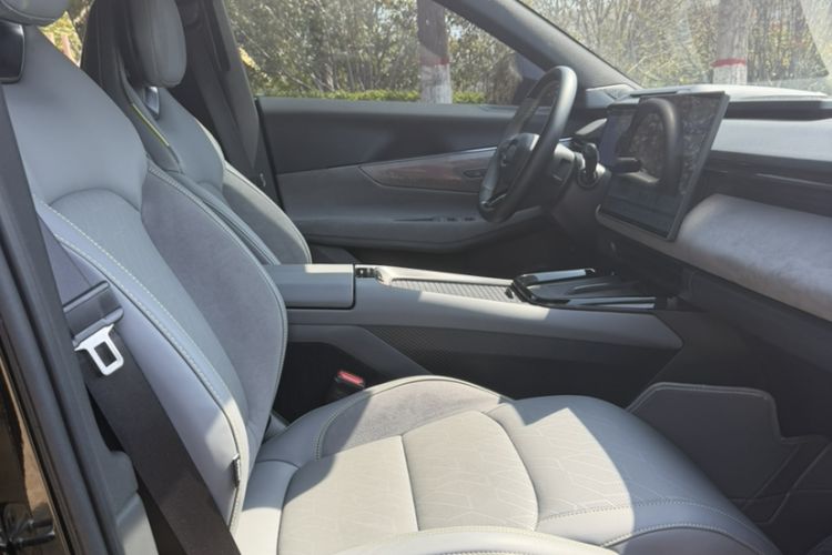 Used Lynk & Co 08 EM-P 2023 120km Long-Range Halo
