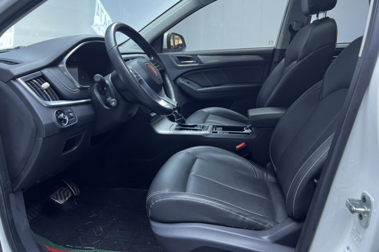 Used Roewe RX5 2016 20T Two-Wheel Drive Automatic Internet Smart Edition
