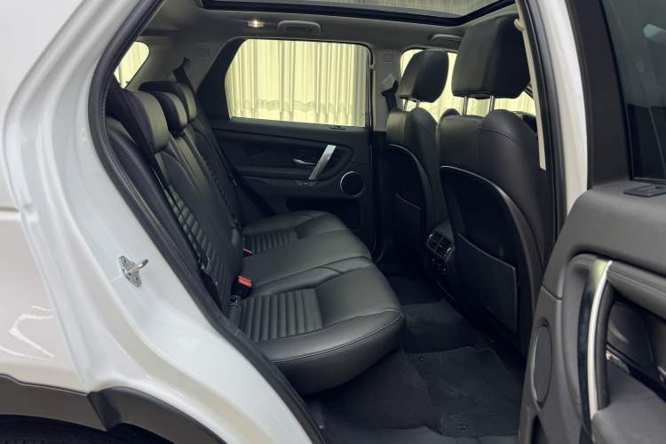 Used Land Rover Discovery Sport 2020 200 PS Family Edition Interior 5