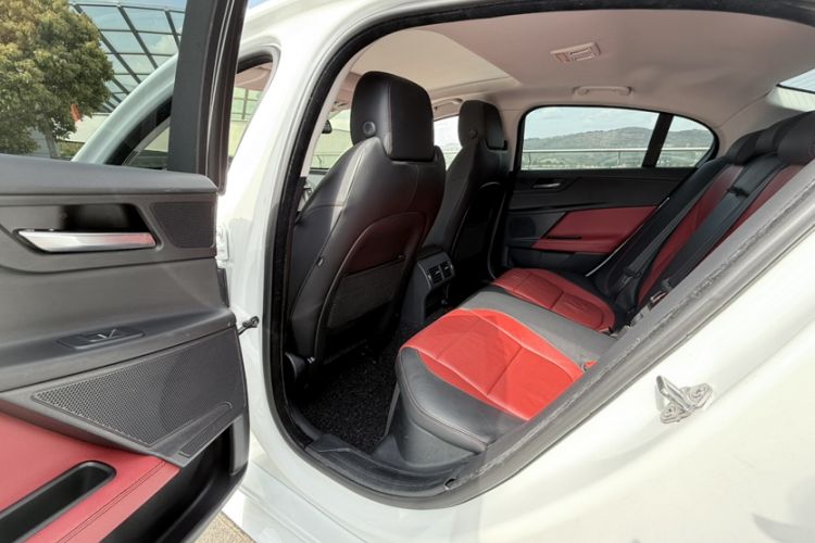 Used Jaguar XE 2017 2.0T 200 PS R-Sport
