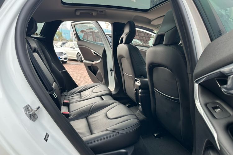 Used Volvo V40 2017 T3 Zhiya Edition
