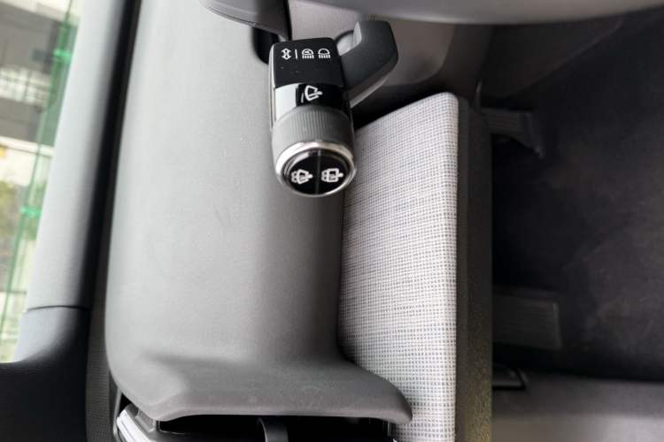 Used Volvo EX30 2025 Rear-Drive Long-Range Version Ultra