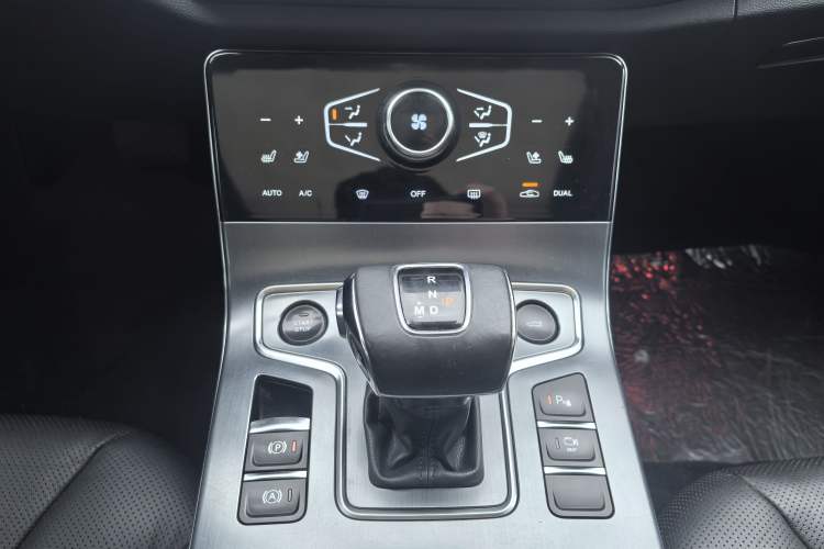 Used Hongqi H5 2022 Classic Model 1.8T Automatic Smart Connect Flagship Edition Interior 6