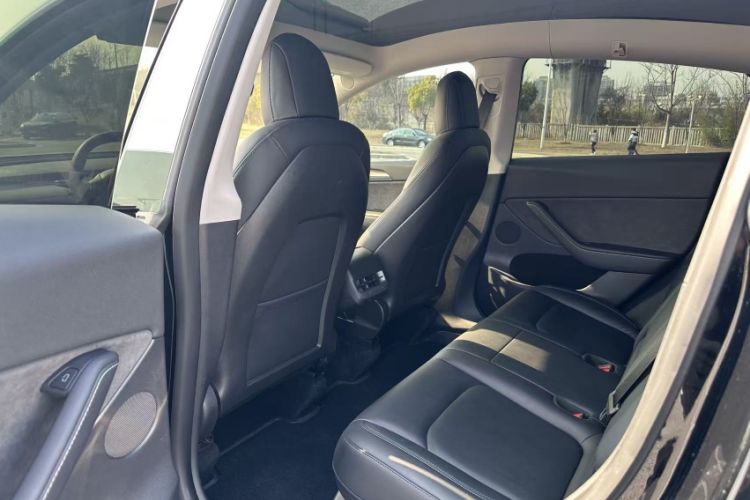 Used Tesla Model Y 2021 Standard Range Rear-Wheel Drive Version Interior 4