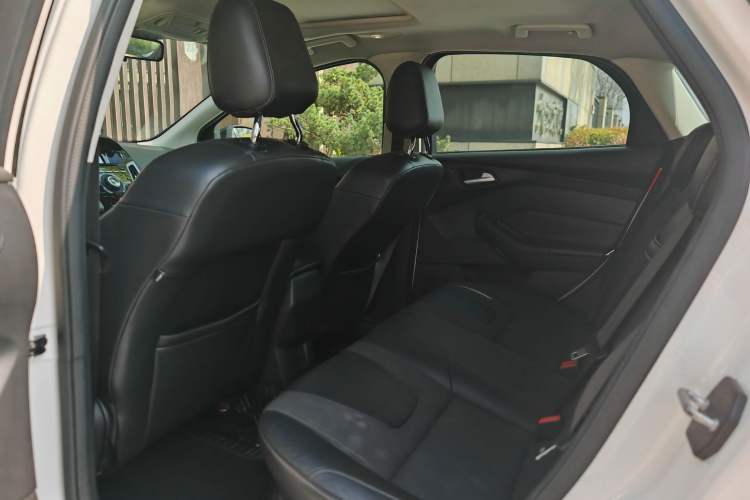 Used Ford Focus 2012 Hatchback 2.0L Automatic Luxury Sport Model Interior 2