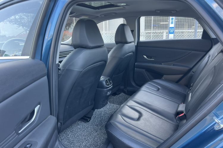 Used Hyundai Elantra 2023 1.5L CVT TOP Flagship Edition Interior 4