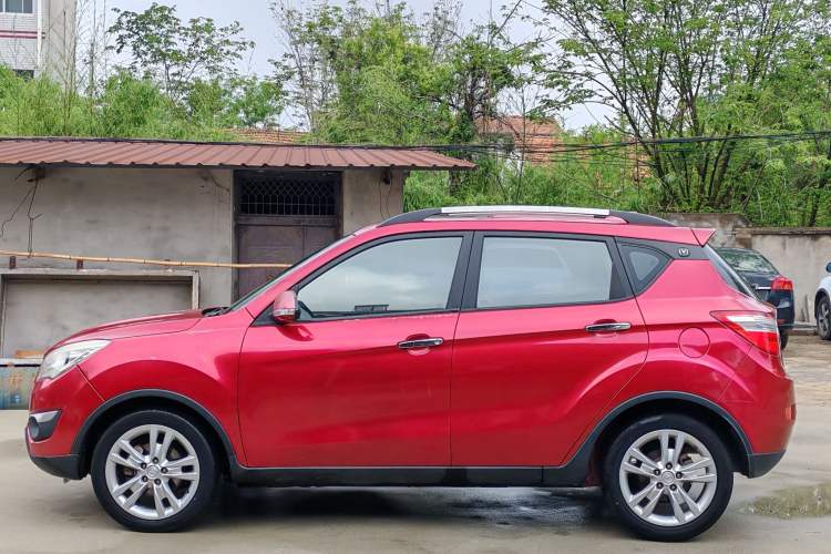Used CHANGAN CS35 2012 1.6L Automatic Luxury Version China IV Standard
