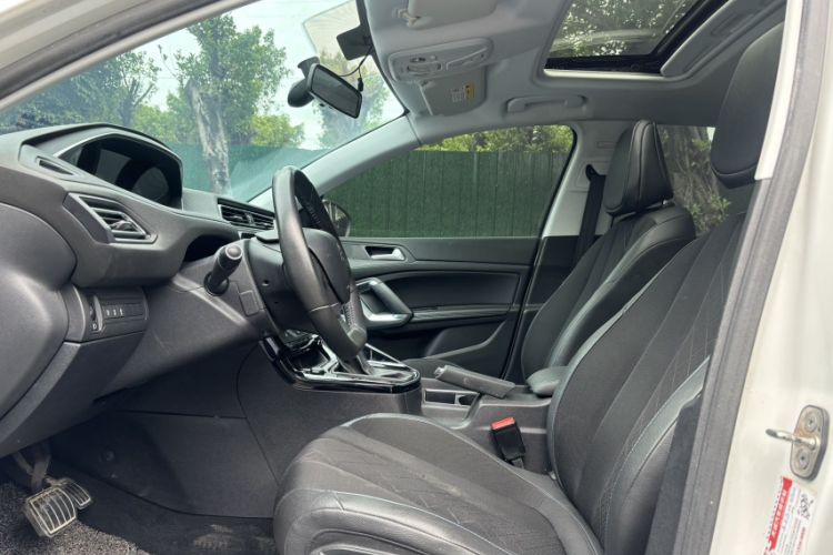 Used Peugeot 308 2016 1.6L Automatic Luxury Edition Interior 3