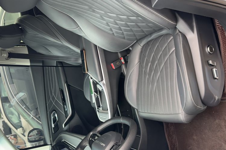 Used SAIC MAXUS G90 2022 2.0T Starry Seven-Seater