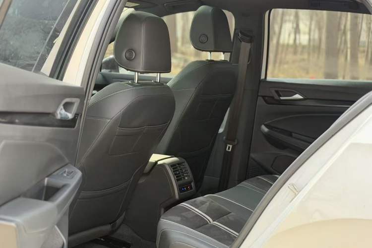 Used Volkswagen Golf 2023 280TSI DSG R-Line Lite Interior 8