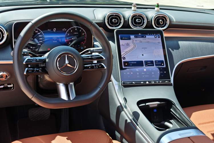 Used Mercedes-Benz GLC 2024 Facelifted GLC 260 L 4MATIC Luxury Version 5 Seats