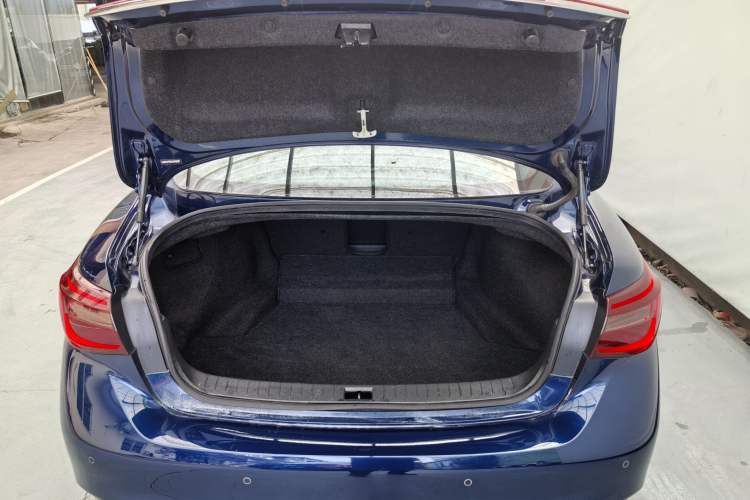 Used Infiniti Q50L 2018 2.0T Enjoyment Version China V Standard
