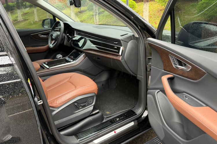 Used Audi Q7 2025 45 TFSI quattro S line Black Warrior Edition Interior 7