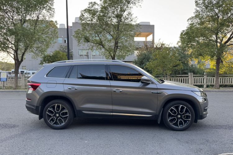 Used Skoda Kodiaq 2019 Facelifted TSI330 7-Seater Two-Wheel-Drive Luxury Enjoyment Edition China VI Standard