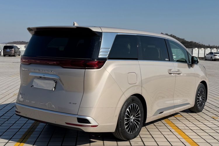 Used Denza D9 2022 EV 600 Four-Wheel Drive Flagship Model