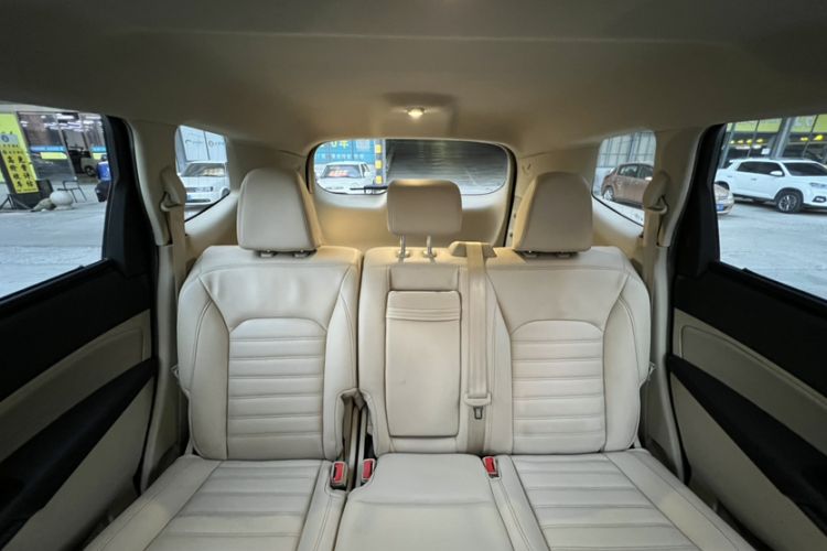 Used Ford Edge 2015 2.0T GTDi Two-Wheel-Drive Elite Edition Interior 9