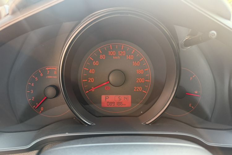 Used Honda Fit 2014 1.5L LX CVT Comfort Model Odometer Close Up